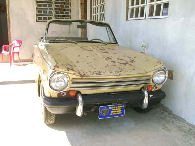 A sedan, albeit sans roof.